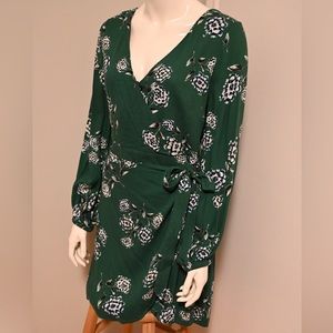 Cupcakes and Cashmere mystique wrap dress size 8